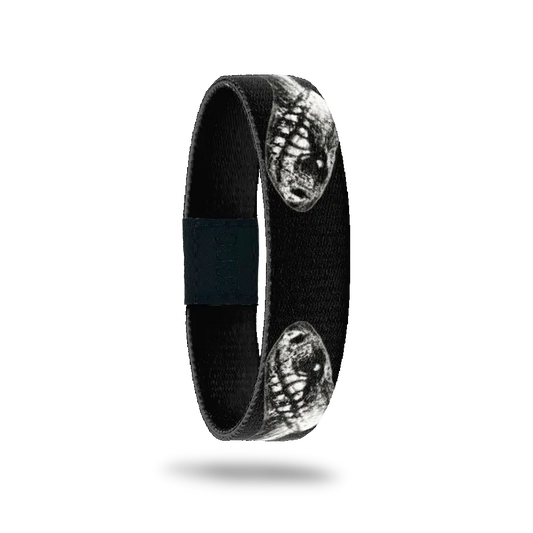Black ZOX with two snakes looking at each other. Inside is solid black and reads Amore Fati. 