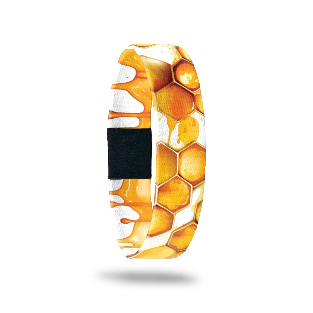 White single with golden honey comb all over. Inside is the same and reads Bee-Love-ed. This is only available in mystery packs. 