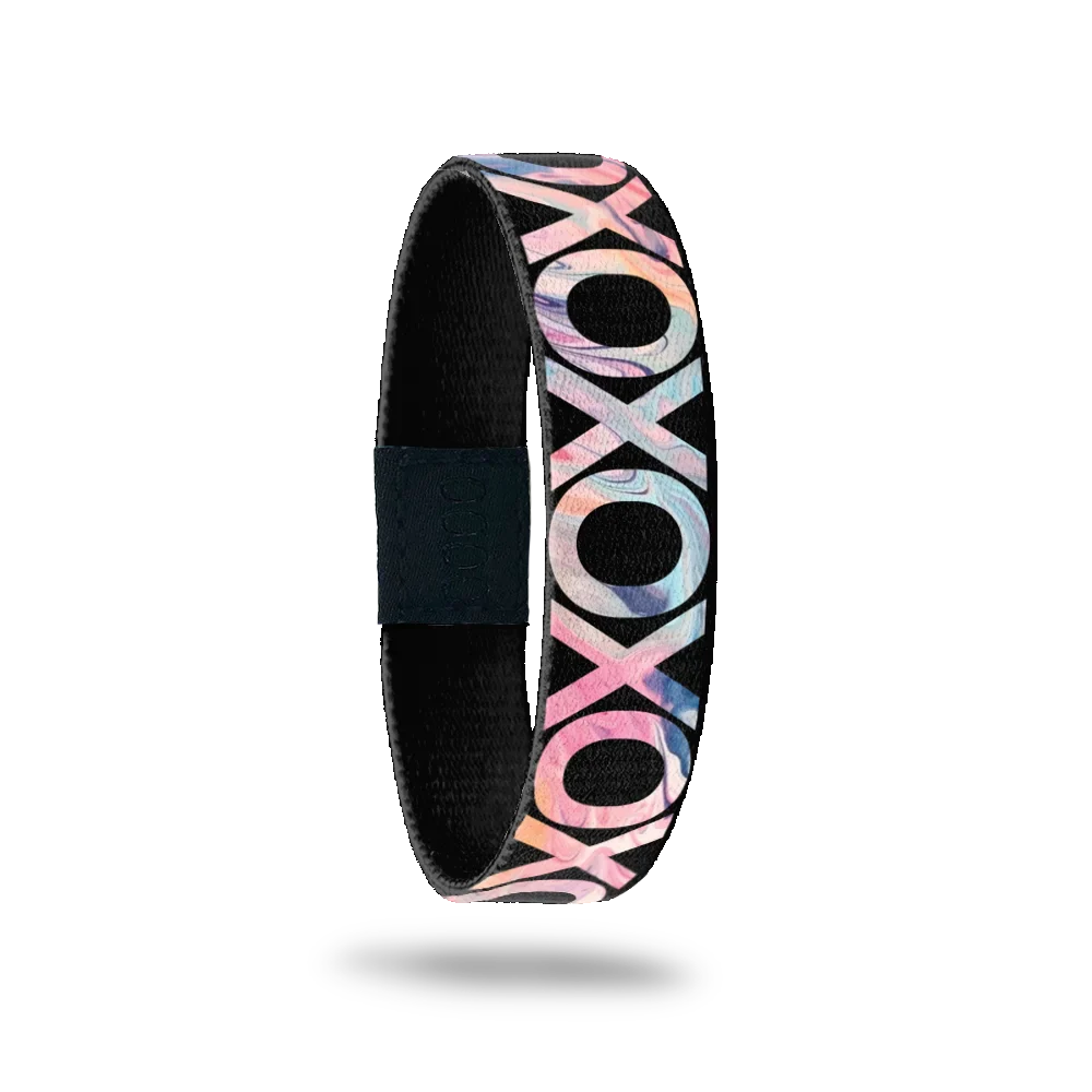 Wristband single with black base. Covered in X's and O's all with pastel gradient design inside. 
