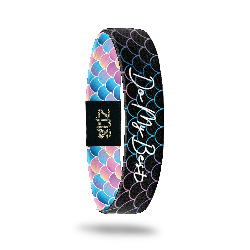 Product photo of inside design with cursive text do my best with black fish scale background